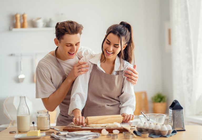 couple is preparing the pastry
